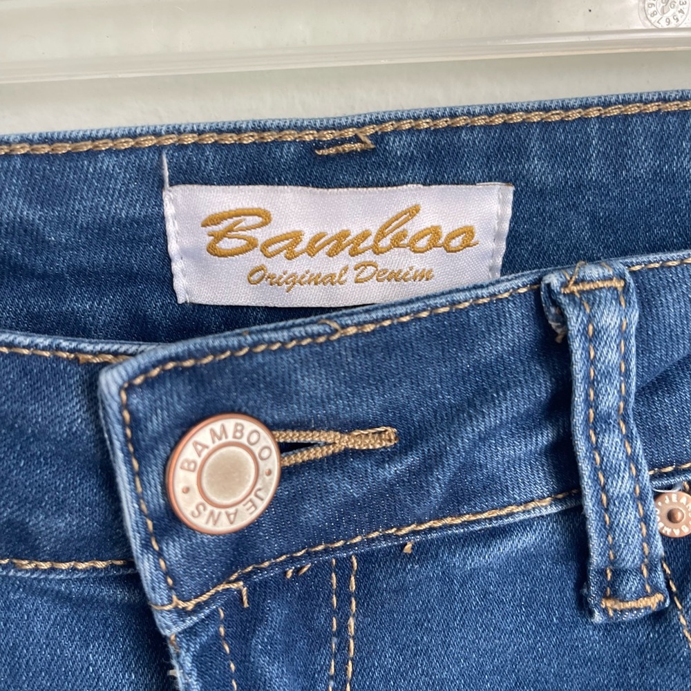 BAMBOO Blue Jeans with Daisy Embroidery - Picture 4 of 6